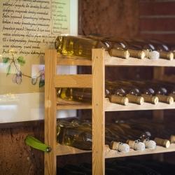 Regał drewniany na wino - 77 butelek