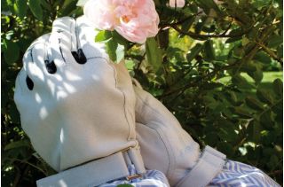 Długie rękawice ogrodnicze Rosie biało-lawendowe - chronią przed kolcami róż i krzewów kłujących